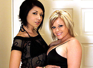 Lesbian Seduction : college Sweethearts #05 - Kylee Lovit & Coco Velvet!